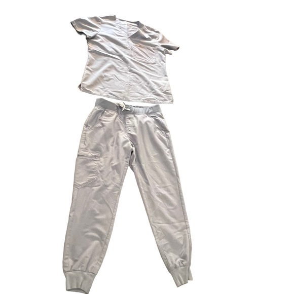 Figs Size Small Scrub Set Top & Joggers - Picture 3 of 9